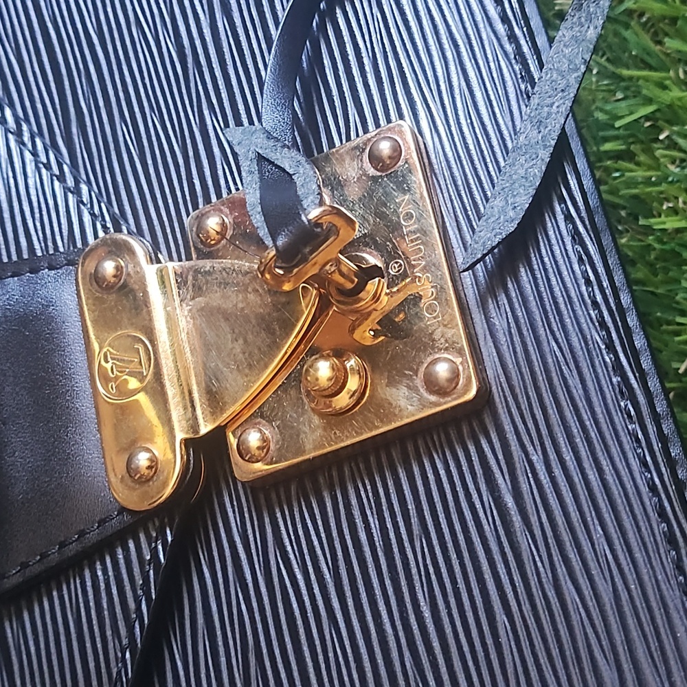 LV Clutch WITH Clutch Strap Clochette & Key! - Picture 9 of 17